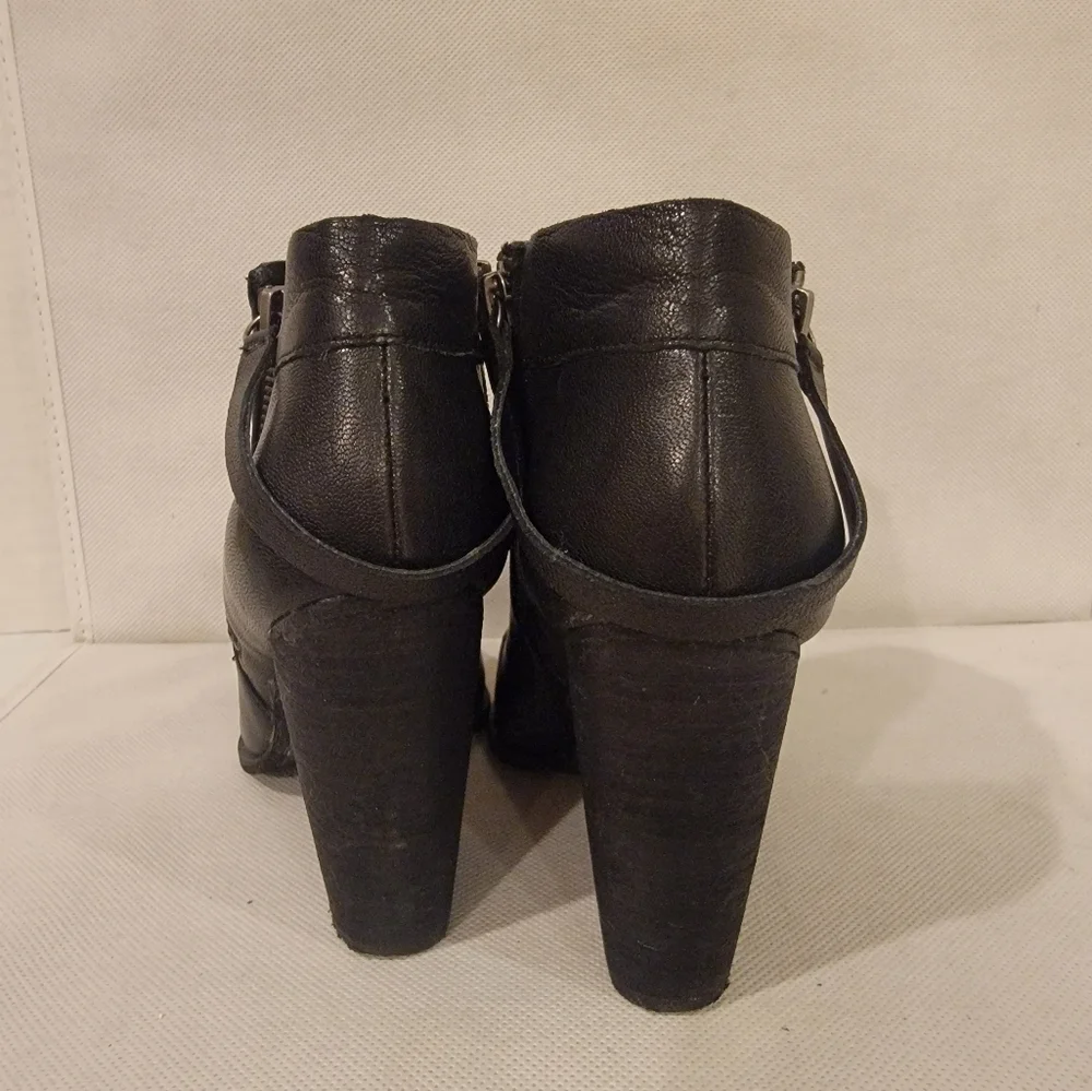 JOE'S BLACK LEATHER SHOE BOOTS/BOOTIES (sz 7)‎